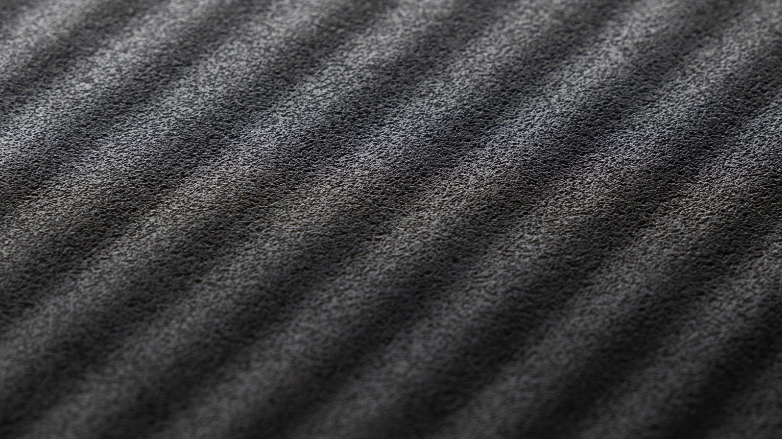 Wave-Textured Grip